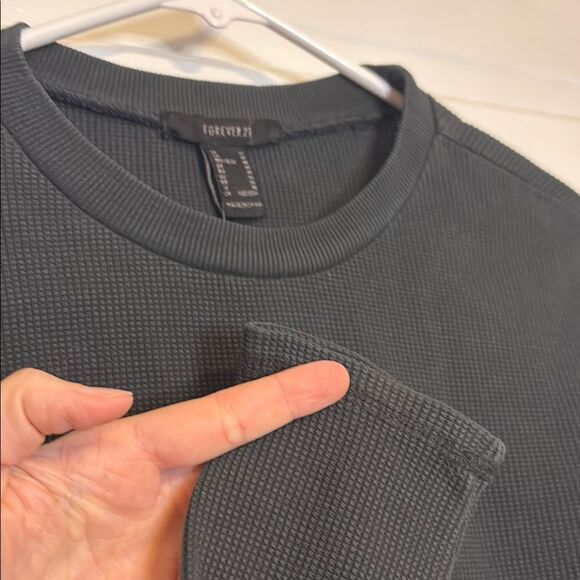 NWT Forever 21 Black Long Sleeve with Floral Patch On Sleeve Size Medium - Picture 2 of 9